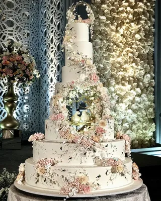 Невероятные свадебные торты, созданные семейной кондитерской Le Novelle  Cake | Wedding cake decorations, Extravagant wedding cakes, Huge wedding  cakes