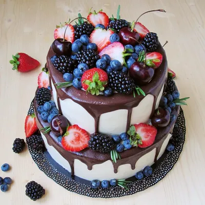 Десерты ручной работы на заказ on Instagram: “Ох уж эта жара🙈 Наши тортики  попадают на фотосессию прямиком из хол… | Вкусняшки, Фруктовые торты,  Оригинальные торты