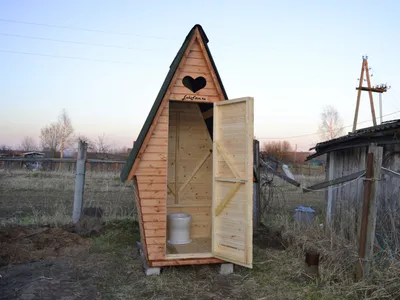 Деревянный дачный туалет Теремок | enkifirm.ru