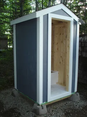 Как построить деревянный туалет на даче | Уличный туалет, Внешний вид дома,  Садовые строения