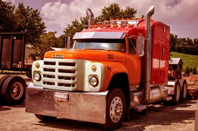 Jekhmel on Twitter: \"#tuning #tuningtruck #tuningtrucks #ScaleModel #ZIL  #тюнинггрузовиков #тюнинг #МасштабнаяМодель #ЗиЛ #ЗиЛ133 Один из авторов  вдохновившийся американскими грузовиками, создал масштабную модель  отечественного грузовика ЗиЛ-133 ГЯ в ...