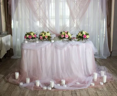 Декор свадебного стола жениха и невесты в пудровом стиле