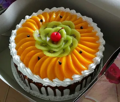 Торт украшенный фруктами - 83 фото