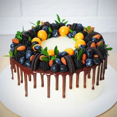 Украшение торта фруктами - 65 photo