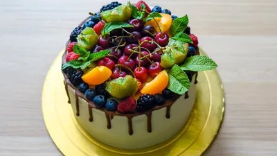 Свадебный торт украшенный фруктами - 63 фото