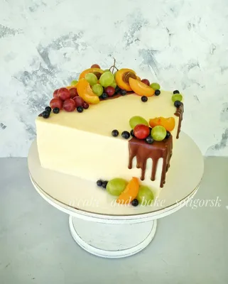 Квадратный торт с декором из подтеков и фруктами | Food, Desserts, Cake