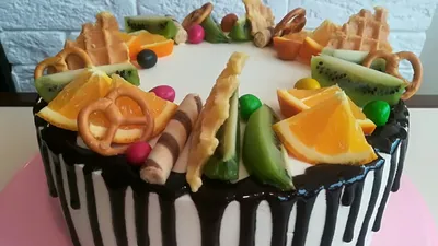 Бисквитный торт с фруктами/ Фруктовый торт/ Как собрать и украсить торт в  домашних условиях - YouTube