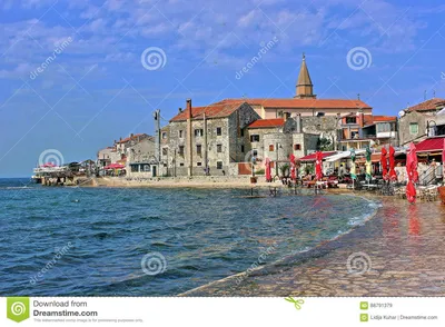 Старый прибрежный город Умаг, Хорватия. Панорамный вид с воздуха. Истрия, Европа. Стоковое фото ©YegorP 238903302