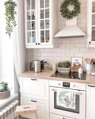 Дизайн кухни 2020. Белая уютная кухня в скандинавском стиле | Интерьер кухни,  Кухня в скандинавском стиле, Кухня в белых тонах