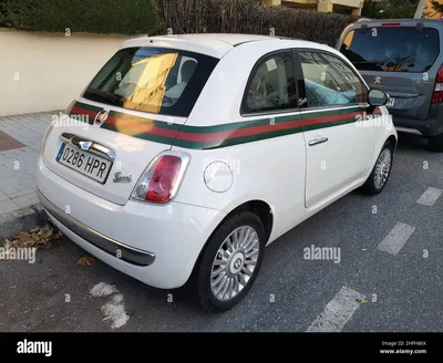 2013 Fiat 500 Gucci припаркован в Малаге, Испания Фото - Alamy