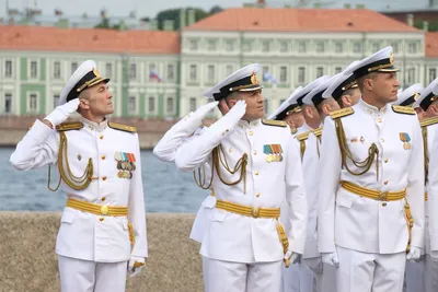 Участникам парада в честь Дня ВМФ предоставили более восьми тысяч  комплектов формы