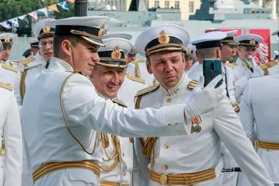Море зовёт!\" Петербург отмечает день ВМФ