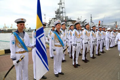 День ВМС Украины в Одессе начался с поднятия флагов, возложения венков и  встречи начальника Генштаба | Новости Одессы