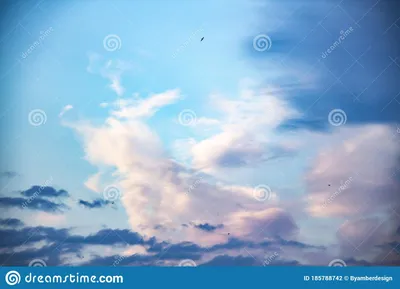 Красивые облака в небе. Свет Le бога на фоне. Модель из облака в небе  Стоковое Фото - изображение насчитывающей ð±oð±ñ€ð°, ñ ð²ðµñ‚: 185788742