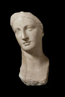 Голова богини (Афродиты?) из собрания Голенищева