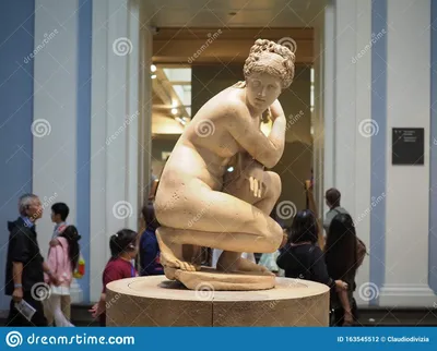 Статуя Венеры Афродита в Британском музее в Лондоне Редакционное Фотография  - изображение насчитывающей достопримечательностью, ванна: 163545512