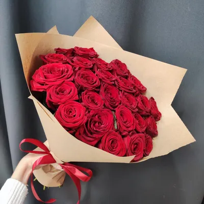 ✓ Букет красных роз 25 в крафт бумаге, Flowers \u0026 Gifts Novorossiysk, buy at  a price of 3750 RUB, Mono Bouquets on FMART x Seaside with delivery |  Flowwow