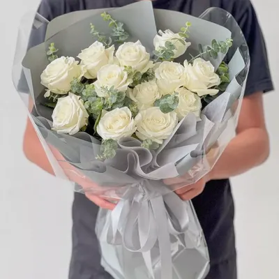 Купить охапку из 13 роз с доставкой в Владивостоке ❤ Azeriflores.ru —  Владивосток