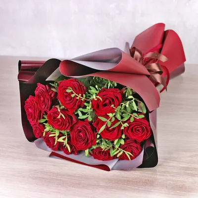 Букет из 13 красных роз Фридом (01148) купить с доставкой в Архангельске