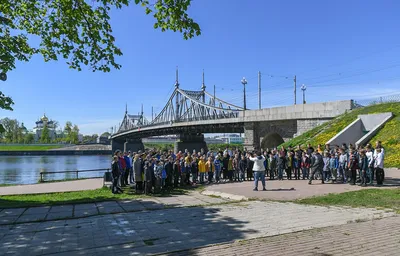 В День Волги в Твери 134 юных музыканта исполнили знаменитую песню Людмилы  Зыкиной «Течет река Волга» 20 мая 2022