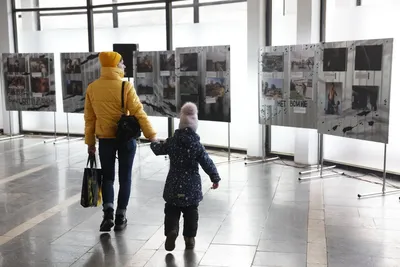 Война сквозь объектив – на станции метро в Киеве открылась выставка – фото  - Апостроф