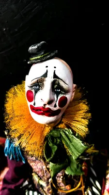 Картина «Почему грустит клоун?», 70×60, лен, масло, 2019 – HelengerArt