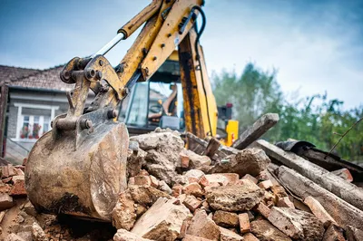 Демонтаж и снос домов с вывозом мусора, стоимость работ под ключ в Казани -  Строительная компания «Метрика»