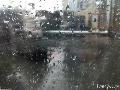 Дождь за окном стоковое изображение. изображение насчитывающей дожди -  105342089
