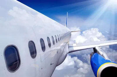 Почему окна самолета круглые? Причины, фото и видео - «Как и Почему»
