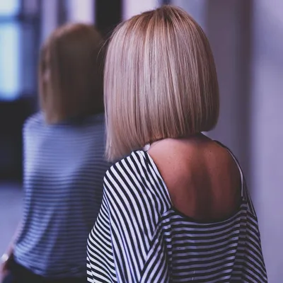 Блондинка с каре со спины - 73 фото