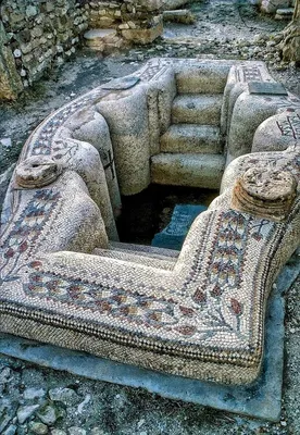 Раннехристианские купели (Early Christian Baptismal font)