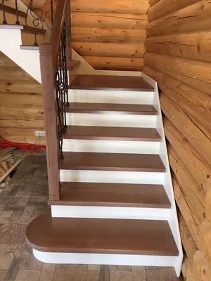 Лестница в деревянном доме на второй этаж - Дмитров