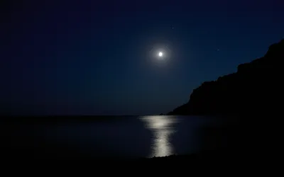 Завораживающие фотографии лунного отблеска на воде
