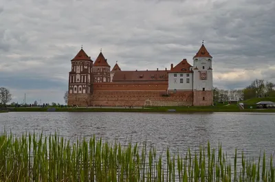 Картина «Мирский замок». Размер: 50x70 (см). Художник Прохоренко Анастасия  - Купить онлайн с доставкой в онлайн-галерее Artcenter.by