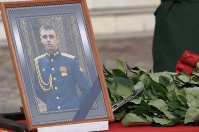 Никас Сафронов нашел объяснение малолюдности на похоронах Леонида Куравлева  - Мослента