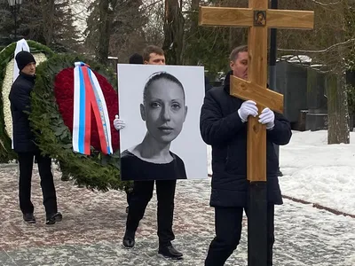 Зеленский с женой пришел на похороны погибшего главы МВД — РБК
