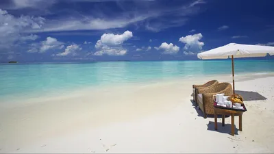 Обои мальдивы, океан, пляж, песок, вода, облака, зонт картинки на рабочий  стол, фото скачать бесплатно