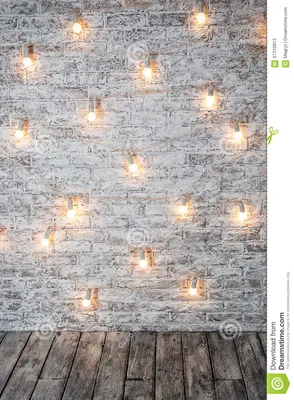 кирпичная стена с гирляндой электрических лампочек Стоковое Изображение -  изображение насчитывающей крыто, одиночно: 67310813