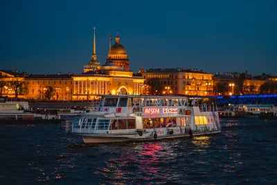 Ужин круиз на теплоходе в Санкт-Петербурге | Прогулка на теплоходе-ресторане  по Неве с ужином для двоих