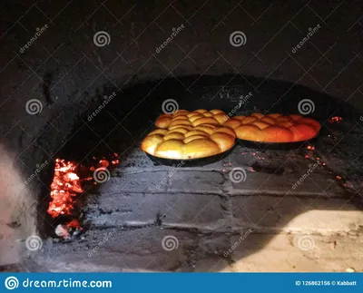 Пироги в русской печи стоковое фото. изображение насчитывающей еда -  126862156