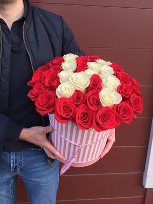 Розы в коробке с буквой в Оренбурге купить, заказать с доставкой - Fleur