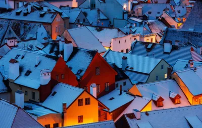 Обои зима, свет, снег, город, дома, вечер, утро, крыши, Чехия картинки на  рабочий стол, раздел город - скачать