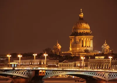 Новый год 2022 в Санкт-Петербурге — мероприятия и ограничения, работа  музеев и ресторанов