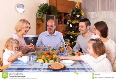 Силуэт счастливой семьи с детьми Стоковое Фото - изображение насчитывающей  концепция, счастье: 107132040