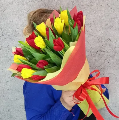 Букетик из тюльпанов и нарциссов – купить с доставкой в Москве. Цена ниже!