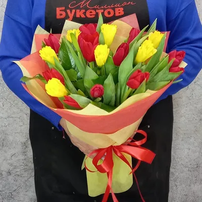 Букетик из тюльпанов и нарциссов – купить с доставкой в Москве. Цена ниже!