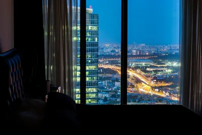 Вид ночного города из окна - 71 фото