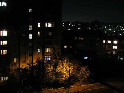 Обои Токио, архитектура, дома, окна, ночь, огни 2560x1440 QHD Изображение