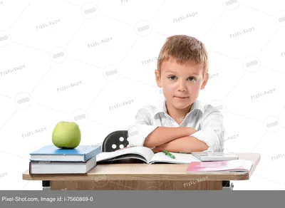 Маленький ученик сидит за партой на белом фоне :: Стоковая фотография ::  Pixel-Shot Studio