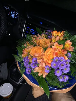 Цветы в машине фото